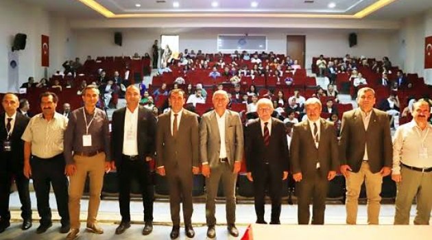 Çocuklar ile akademisyenler bir arada