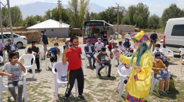 Çocuklar ilk kez Hacivat ve Karagöz ile tanıştı
