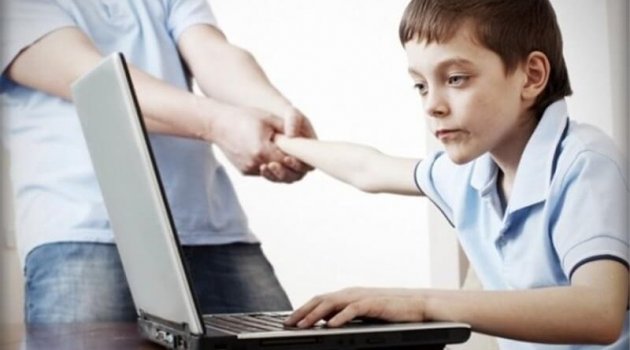 Çocuklar İnternette En Çok Çevrimiçi Sohbette ve Oyun Sitelerinde Zaman Geçiriyor
