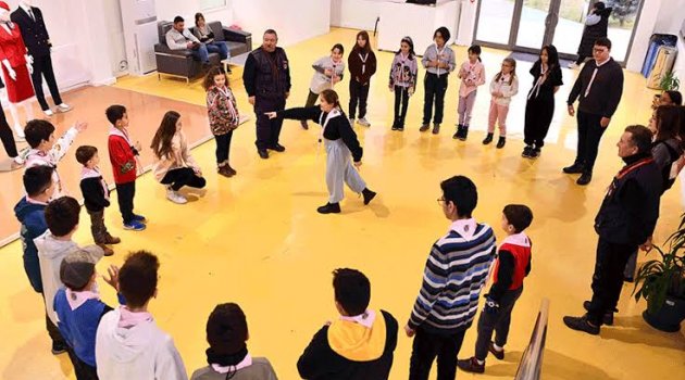 Çocuklar izciliği ve iklimi öğreniyor