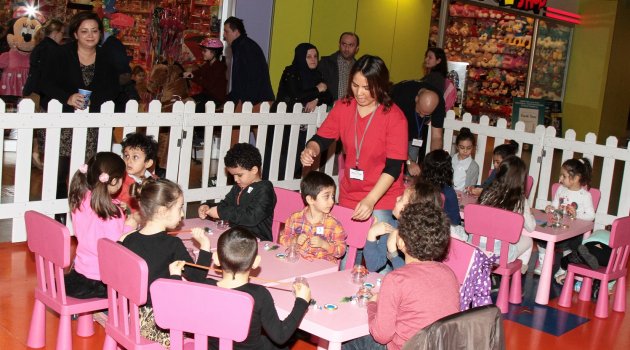 Çocuklar kendi gözlüklerini kendileri yapıyor!