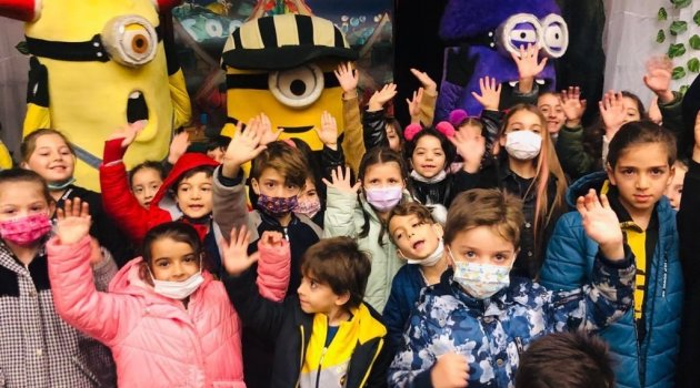 Çocuklar, 'Minyonlar Masalı'yla eğlendi