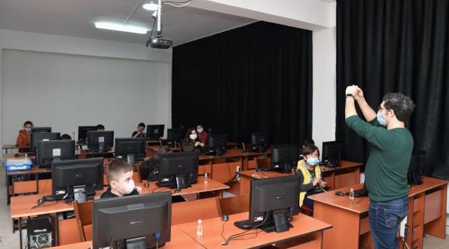 Çocuklar robotik kodlamayı öğreniyor