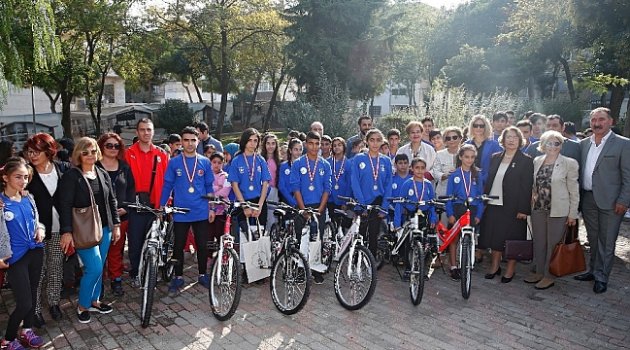 Çocuklar Şener Aksu'yu Unutmadı