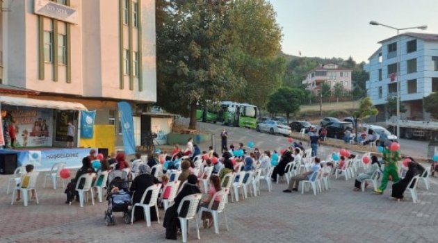 Çocuklar şenlik programlarıyla eğleniyor