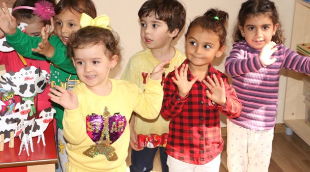 Çocuklar, Süt İçmenin Faydalarını Öğrendi