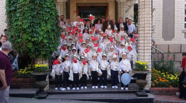 Çocuklar toplu sünnet şenliğinde doyasıya eğlendi