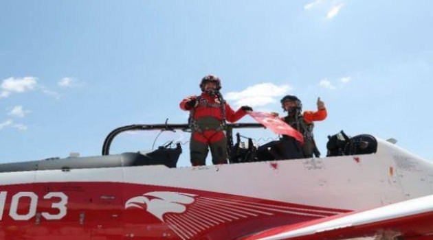 Çocuklar TUSAŞ'ın milli hava araçlarıyla buluştu