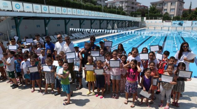 Çocuklar Yüzmeyi Bursa Nilüfer'de Öğrendiler