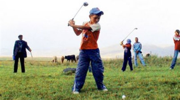 Çocuklarımız Seradan Golf Sahasına