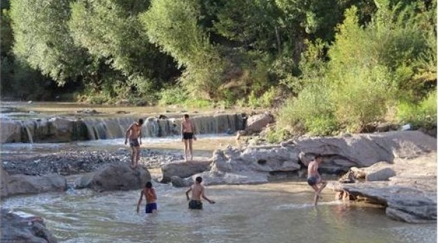 Çocukların Derede Tehlikeli Oyunu