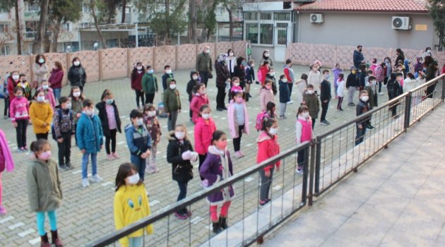 Çocukların mutlulukları yüzlerine yansıdı