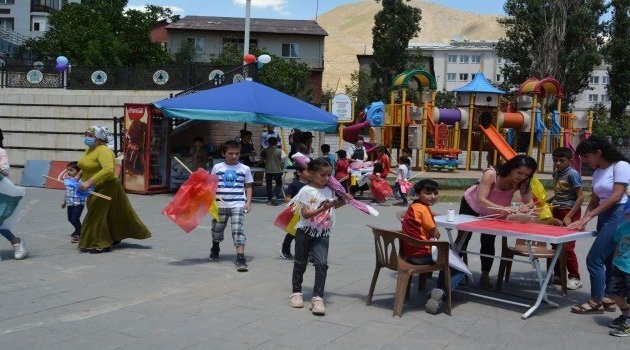 Çocukların uçurtma sevinci