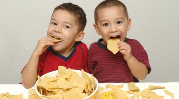 Çocuklarınızı Cips Paketlerinden Uzak Tutun