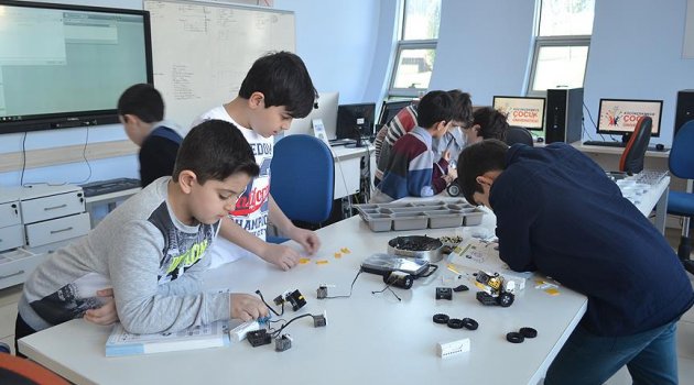 'Dahi Çocuklar' Çocuk Üniversitesinde Hayata Hazırlanıyor