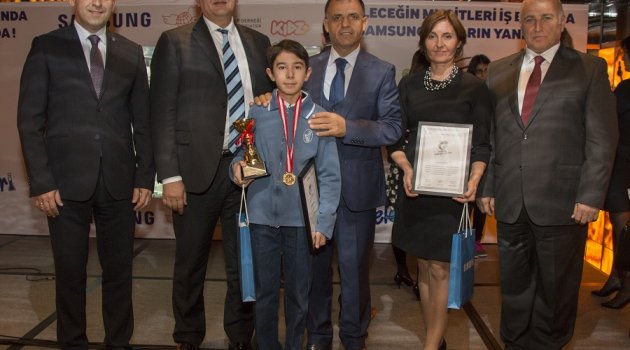 Dedesinden İlham Aldı “İlaç Saati Hatırlatıcısı” İcat Etti