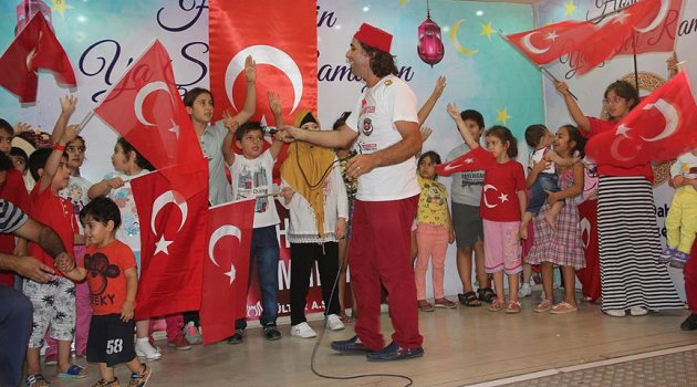 Demokrasi nöbetindeki çocuklar ona emanet