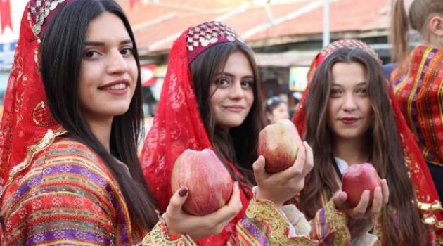 Denizli Çocuklar, Çekirdeği En Hızlı Yiyebilmek İçin Kıyasıya Yarıştı
