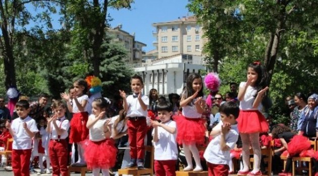Diyarbakır’da Minikler 23 Nisan’ı Kutladı