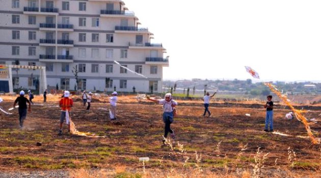 Diyarbakır'da Çocuklar Uçurtma Şenliğinde Eğlendi