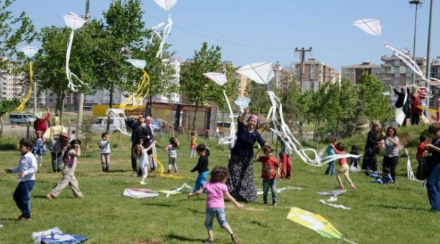 Diyarbakırlı Çocuklar Uçurtma Şenliğinde Eğlendi