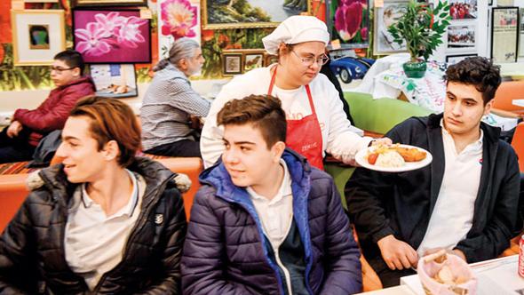 Down Cafe'de Sömürü Mü Var?