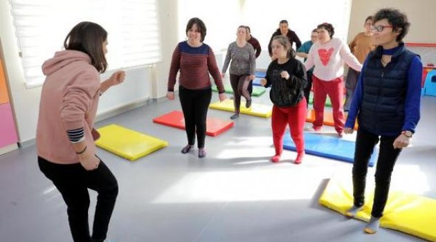 Down Sendromlu Çocuklar Dans Ederek Eğlendi