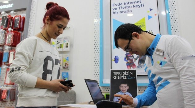 Down Sendromlu Çocuklar Satış Danışmanı Oldu