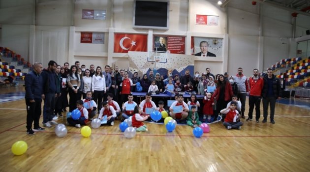 Down sendromlu çocuklar sporla eğlendi