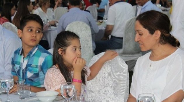 Down Sendromlu Çocuklar ve Aileleri İftarda Buluştu