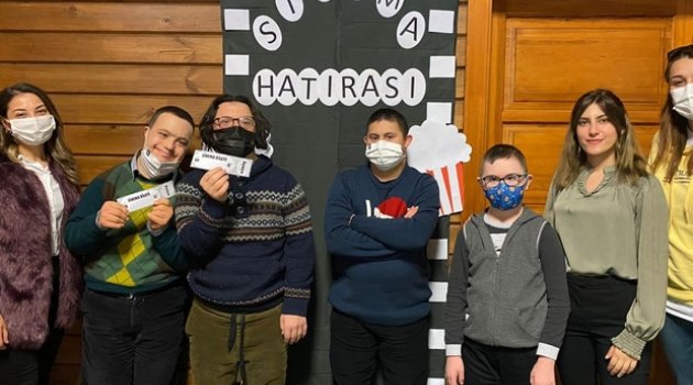 Down sendromlu çocuklara özel sinema