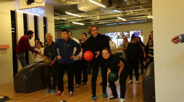 Down Sendromlu Çocukların Bowling Keyfi