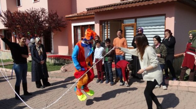 Dünya Otizm Gününde, Otizmli Çocuklar İçin Pasta Kestiler