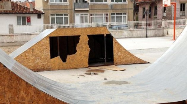 Edirne'de Kaykay Pistini Yine Kırdılar