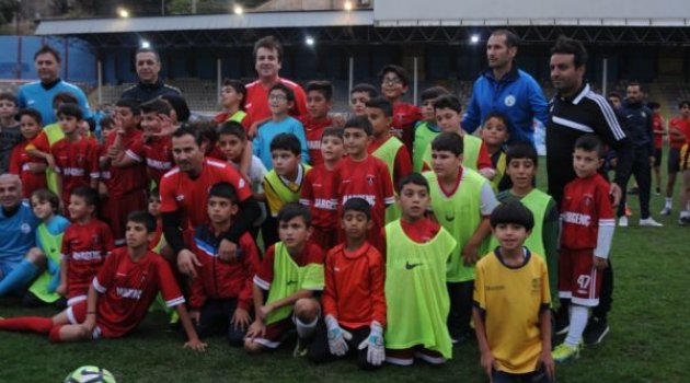 Efsaneler Mardin'de Gençlerle Sahaya Çıktı