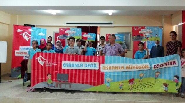 Ekranla Değil, Akranla Büyüsün Çocuklar