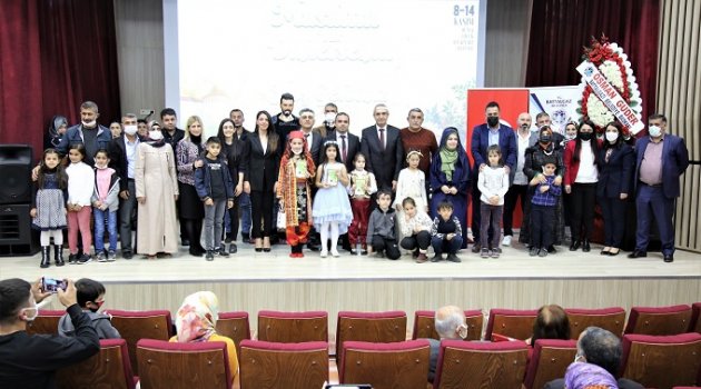 En güzel masalı anlatan çocuklar ödüllerini aldı