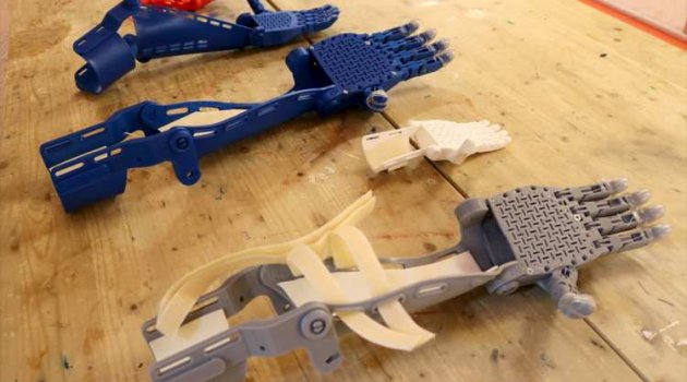 Engelli Çocuklara Ücretsiz Robot El Desteği