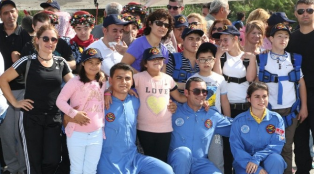 Engelli çocukların ilk uçak heyecanı