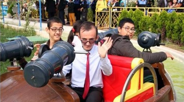 Engelli Öğrenciler Lunapark'ta Moral Depoladı
