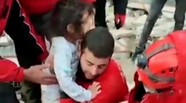Enkazdan çıkarılan Naz'ın sözleri yürekleri burktu!
