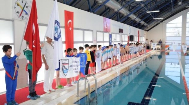 ESOGÜ’de Minikler Yüzme Şenliği Düzenlendi