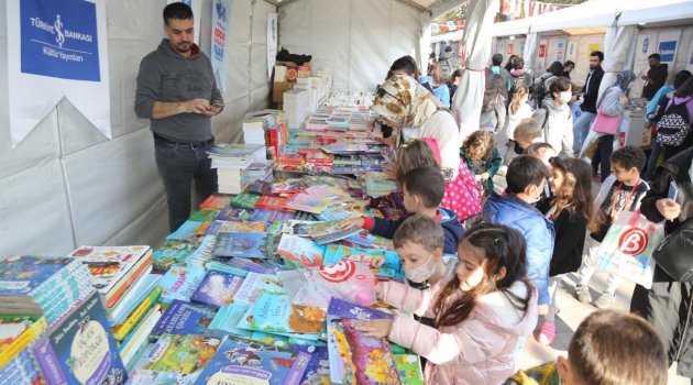 Eyüpsultan'da çocuklar kitapla buluştu