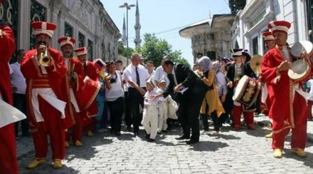 Eyüp'te Sünnet Şöleni