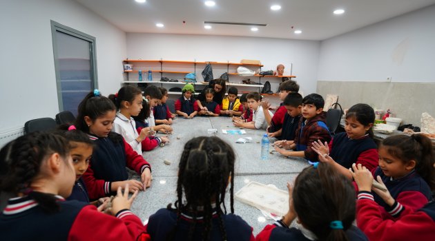 Fatihli çocuklar sanatla tanışıyor