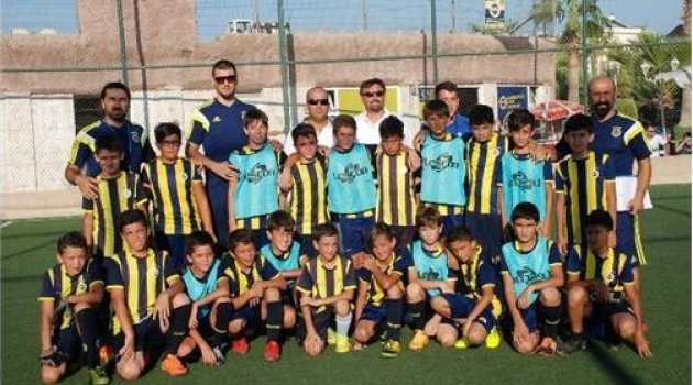 Fenerbahçeli Çocuklardan Dostluk Maçı