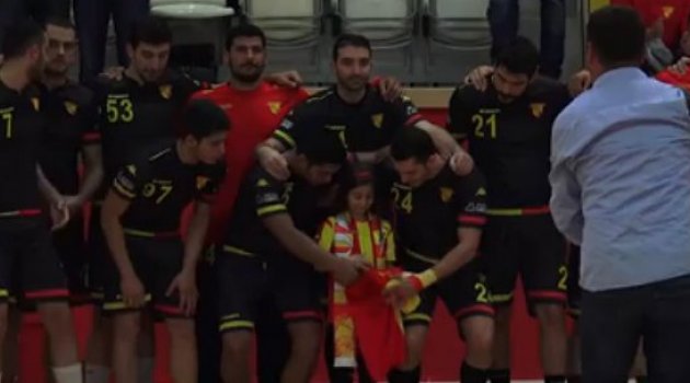 Futbolculardan Minik Zeynep'e Sürpriz