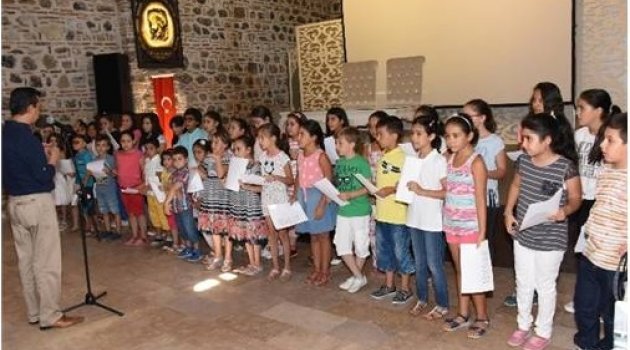 Geleceğin Ses Sanatçıları Bu Masadan Yetişecek