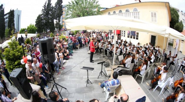 Geleceğin Ünlü Sanatçıları Bornova'da Yetişecek