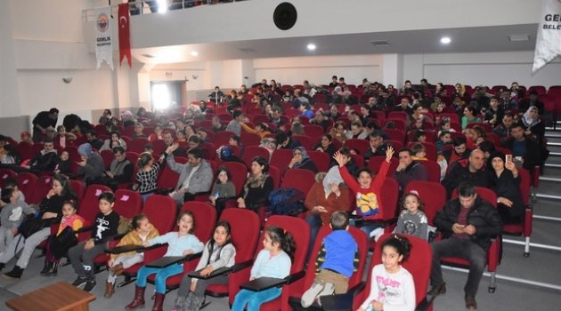 Gemlikli Çocuklar Tiyatroya Doydu